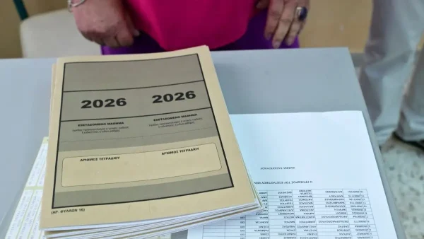Πανελλήνιες 2026: Μαθητής στα Χανιά που έδινε Μαθηματικά πιάστηκε με σκονάκι στα χέρια – Μηδενίστηκε το γραπτό του