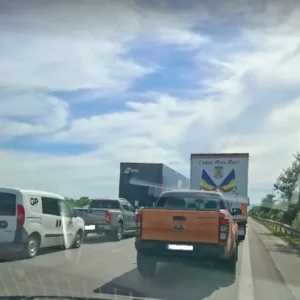 Θεσσαλονίκη: Γέφυρα πήρε κλίση έπειτα από διέλευση φορτηγού σε παράδρομο στον Λουδία – Έκλεισε ο δρόμος, αυξημένη κίνηση στην ΠΑΘΕ