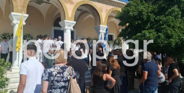 Βαρύ πένθος στην Πάτρα: Συγγενείς και φίλοι αποχαιρέτησαν πατέρα και γιο που σκοτώθηκαν σε τροχαίο