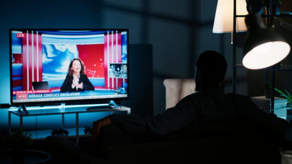 Πώς πατέρας και γιοι έστησαν το μεγαλύτερο κύκλωμα πειρατικής TV με 86.000 συνδρομητές - Ποιοι είναι οι συλληφθέντες με τη χλιδάτη ζωή