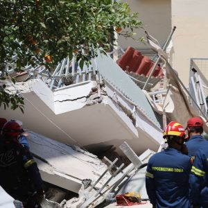Πετράλωνα: «Θέλουμε βοήθεια να ανακτήσουμε τα κειμήλιά μας», λέει η κόρη ενοίκου της πολυκατοικίας που κατέρρευσε