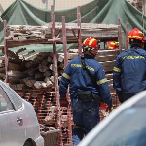 Δούκας για τις επτά οικογένειες που έμεναν στην πολυκατοικία στα Πετράλωνα: Έπίδομα 3.000 ευρώ και στέγαση μέσω Airbnb