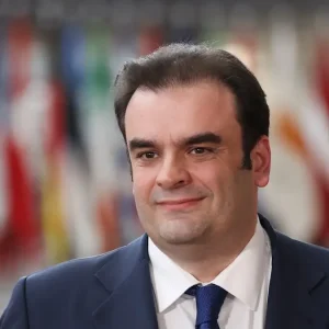 Ο Πιερρακάκης στο Λουξεμβούργο για Eurogroup και ECOFIN – Η ατζέντα και το δείπνο με τον Γιούνκερ