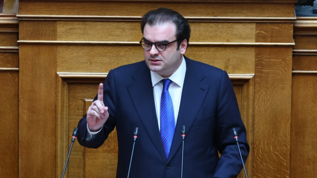 Πιερρακάκης στη Βουλή για τα κόκκινα δάνεια: Με τη νέα ρύθμιση πάνω από 100.000 πολίτες θα δουν τη δόση τους να μειώνεται ραγδαία