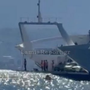 Αρκίτσα: Ferry Boat μαζεύει από τη θάλασσα ακυβέρνητο jet ski (ΒΙΝΤΕΟ)