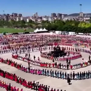 Ρεκόρ Γκίνες στην Τουρκία με 5.000 χορευτές: Ο ποντιακός χορός παρουσιάστηκε ως «τουρκικός»