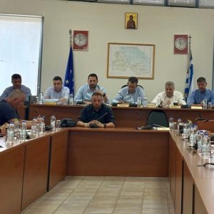 Περιφέρεια Στερεάς: Εγκατάσταση ταρτάν στο γήπεδο Αταλάντης και νέα χρηματοδότηση για την ολοκλήρωση του οδικού έργου Αταλάντη – Ζέλι