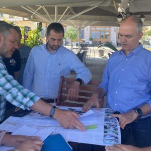 Περιφέρεια Στερεάς: Έργο προστασίας της ζωής στον Σαρανταπόταμο και χρηματοδότηση για την ανάπλαση της παραλίας και της πλατείας Ηρώων της Ερέτριας