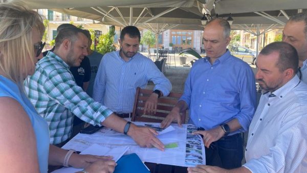 Περιφέρεια Στερεάς: Έργο προστασίας της ζωής στον Σαρανταπόταμο και χρηματοδότηση για την ανάπλαση της παραλίας και της πλατείας Ηρώων της Ερέτριας