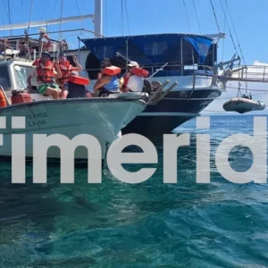 Αίγινα: Προσάραξη τουριστικού σκάφους με 21 επιβαίνοντες -Δείτε εικόνες
