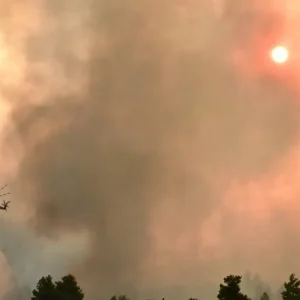 Φωτιά στο Πευκάλι Κορινθίας: Μήνυμα του 112 στους κατοίκους να κατευθυνθούν προς Σοφικό
