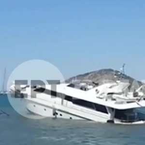 Βυθίστηκε ιδιωτικό σκάφος στη μαρίνα Σαλαμίνας