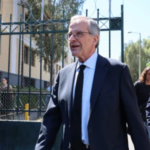 Κατάθεση Σαμαρά στη δίκη για τον θάνατο του Σήφη Βαλυράκη: Ήταν μια βίαιη δολοφονία, είχαμε μιλήσει στο τηλέφωνο εκείνη την ημέρα