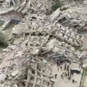 Σεισμοί στη Βενεζουέλα: Πάνω από 100 κτίρια ισοπεδώθηκαν στην Λα Γκουάιρα – Σοκαριστικά εναέρια πλάνα από την πόλη «φάντασμα»
