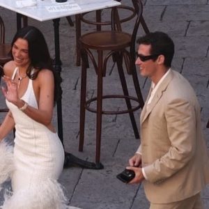 Τα φιλιά και ο χορός της Ντούα Λίπα και του Κάλουμ Τέρνερ στο γαμήλιο πάρτι τους στο Παλέρμο και οι λαμπεροί καλεσμένοι, δείτε βίντεο