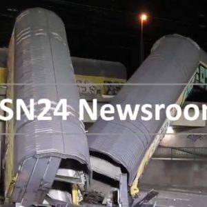 Γερμανία: Σύγκρουση εμπορευματικών τρένων στο Μόναχο – Βαγόνια έπεσαν από γέφυρα, 1 τραυματίας