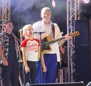 Στέλιος Ρόκκος: Η μικρή Δέσποινα που ανέβηκε στη σκηνή και τραγούδησε «Τα Καλοκαίρια» μπροστά του