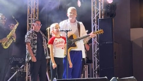 Στέλιος Ρόκκος: Η μικρή Δέσποινα που ανέβηκε στη σκηνή και τραγούδησε «Τα Καλοκαίρια» μπροστά του