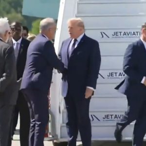 Ο Τραμπ έφτασε στην Ελβετία για τη σύνοδο της G7 στο Εβιάν της Γαλλίας – Η πόλη με το διάσημο μεταλλικό νερό