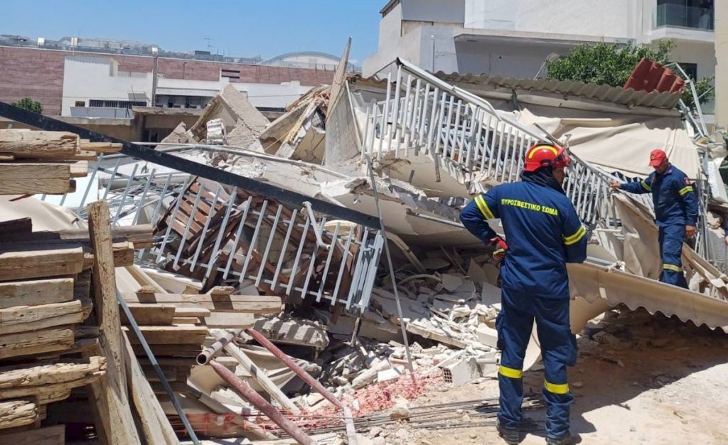 Κατέρρευσε πολυκατοικία στα Πετράλωνα, αναφορές για εγκλωβισμένους - Άνδρες της 7ης ΕΜΑΚ από τη Λαμία σπεύδουν για βοήθεια (ΦΩΤΟ-ΒΙΝΤΕΟ)