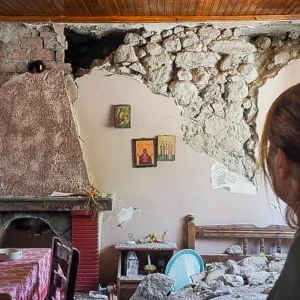 Βόρεια Εύβοια: Αγωνία μετά το μπαράζ σεισμών - Ζημιές σε σπίτια, τι βλέπουν οι σεισμολόγοι