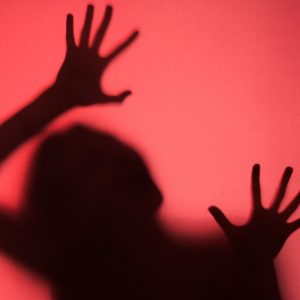 Σοβαρό ενδοοικογενειακό επεισόδιο στα Χανιά: Την χτύπησαν ο σύντροφός της και η μητέρα του μπροστά στα ανήλικα παιδιά της