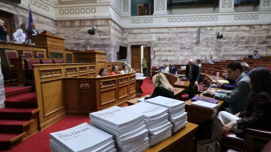 Συνταγματική Αναθεώρηση: Στο τραπέζι προσιτή στέγη, περιβάλλον και αμβλώσεις – Οι προτάσεις ΝΔ και ΠΑΣΟΚ