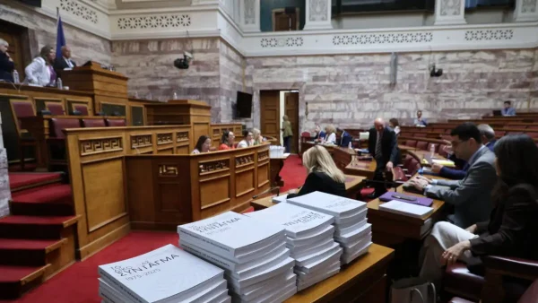 Συνταγματική Αναθεώρηση: Στο τραπέζι προσιτή στέγη, περιβάλλον και αμβλώσεις – Οι προτάσεις ΝΔ και ΠΑΣΟΚ