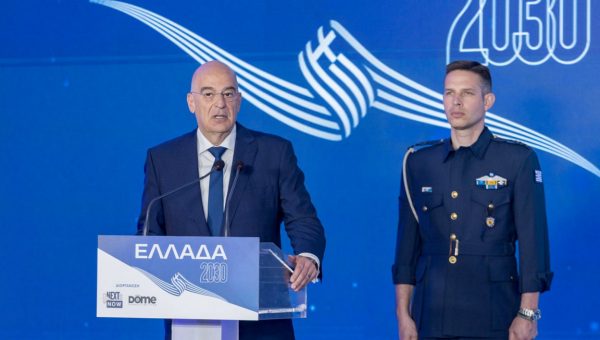 Νέο εργοστάσιο παραγωγής drones ανακοίνωσε ο Νίκος Δένδιας στο συνέδριο «Ελλάδα 2030» – Πού θα εκπαιδεύονται οι πιλότοι τους