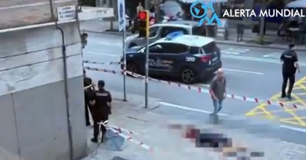 Αναστάτωση στη Βαρκελώνη εν μέσω επίσκεψης του πάπα Λέων ΙΔ', δολοφονήθηκε άνδρας έξω από Αστυνομικό Τμήμα