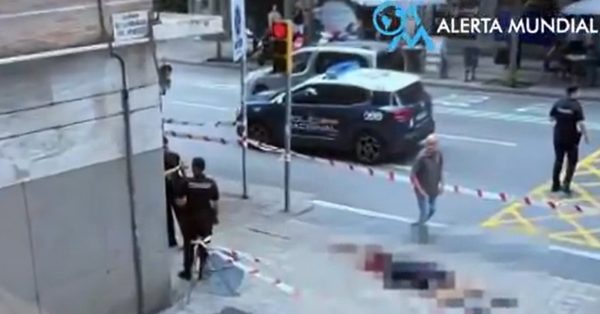 Αναστάτωση στη Βαρκελώνη εν μέσω επίσκεψης του πάπα Λέων ΙΔ', δολοφονήθηκε άνδρας έξω από Αστυνομικό Τμήμα