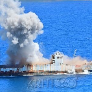 Χανιά: Στον βυθό του Αποκόρωνα το «Φολέγανδρος» – Εντυπωσιακές εικόνες και βίντεο από την ιστορική πόντιση του αρματαγωγού