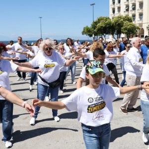 Θεσσαλονίκη: Στον ρυθμό του ζεϊμπέκικου εκατοντάδες χορευτές με στόχο ένα παγκόσμιο ρεκόρ για καλό σκοπό