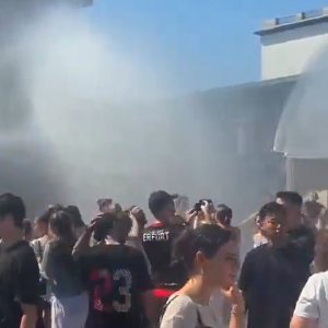 Αδιανόητες εικόνες από τον καύσωνα στην Ευρώπη: Στο Βερολίνο δροσίζονται με αύρες, οι Γάλλοι έκαναν «καταφύγιο» το ΙΚΕΑ