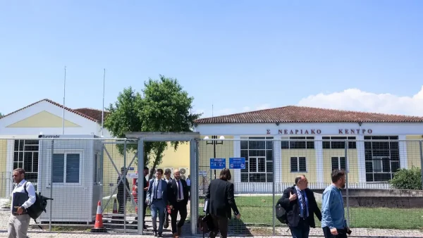 Σύλλογος Συγγενών Θυμάτων Τεμπών: «Καταγγέλλουμε την επ’ αόριστον αναβολή της δίκης του ελεγκτή της σύμβασης 717»