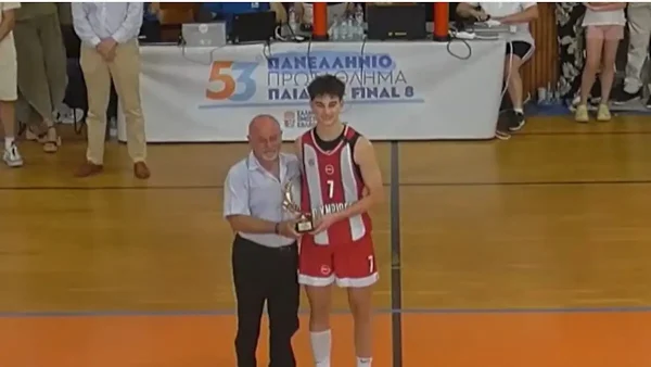 Ο MVP Θανάσης Σπανούλης οδήγησε τον Ολυμπιακό στην κατάκτηση του Πανελληνίου Πρωταθλήματος Παίδων στο μπάσκετ