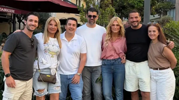 Νατάσα Θεοδωρίδου και Γιάννης Καρυπίδης στην Κωνσταντινούπολη – Στην παρέα Κώστας Τσουρός και Πάνος Κατσαρίδης