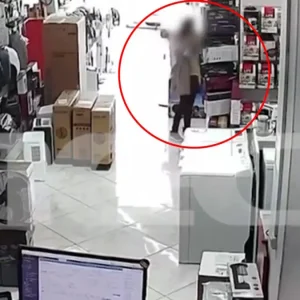 Θεσσαλονίκη: Βίντεο ντοκουμέντο με γυναίκα να κλέβει κατάστημα και να φεύγει ανενόχλητη