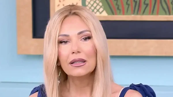 Η Τίνα Μεσσαροπούλου επέστρεψε στο Happy Day: «Ο Γιώργος Μυλωνάκης είναι όρθιος, μιλάει κανονικά και κάνει τα πάντα»