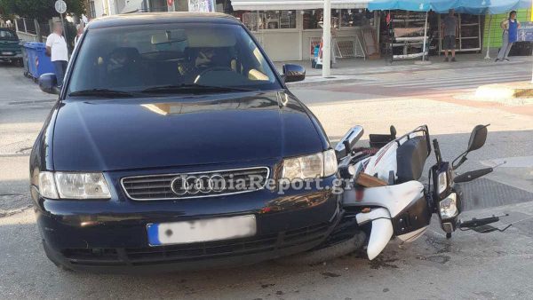 Λαμία: Τραυματίστηκε ντελιβεράς σε τροχαίο - Το αυτοκίνητο του έκλεισε το δρόμο - Δείτε το βίντεο