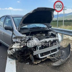Φθιώτιδα: Αυτοκίνητο χτύπησε με σφοδρότητα στις προστατευτικές μπάρες στον Ε65 (ΦΩΤΟ)