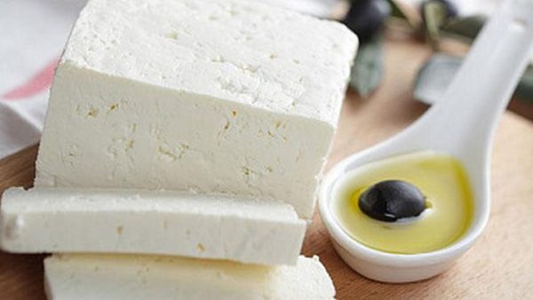 ΥΠΑΑΤ: Πάνω από 740 τόνοι τυριών έχουν διακινηθεί σε όλη τη χώρα από τη Λέσβο