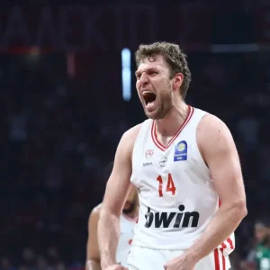 Ολυμπιακός – Παναθηναϊκός 89-85: Πρωταθλητές Ελλάδας οι Πειραιώτες, «λύγισαν» τους πράσινους στον πέμπτο τελικό
