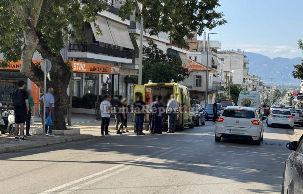 Λαμία: Τροχαίο με μηχανάκι σε διασταύρωση - Τραυματία η οδηγός (ΦΩΤΟ)