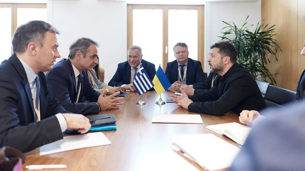 Τετ α τετ Μητσοτάκη-Ζελένσκι στις Βρυξέλλες: Στο τραπέζι η αμυντική συνεργασία, συζήτησαν για το συμβάν με το ουκρανικό drone στη Λευκάδα