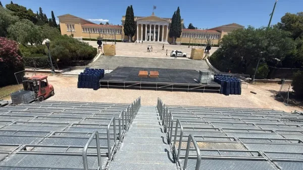 Ζάππειο: Ξήλωσαν μέσα σε λίγες ώρες το αμφιθέατρο που στήθηκε για το «Φεστιβάλ Ολυμπίων» – Ακυρώθηκαν οι εκδηλώσεις