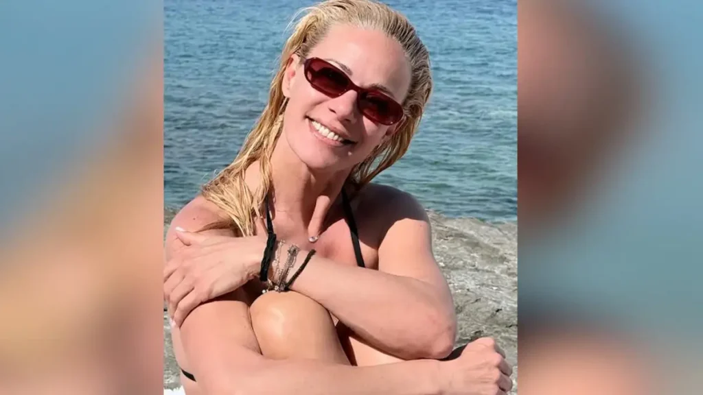 Η Ζέτα Μακρυπούλια έκανε το πρώτο της μπάνιο στη θάλασσα για φέτος και μοιράστηκε σπάνιες πόζες