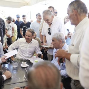 Μητσοτάκης σε πολίτες στη Β. Εύβοια: Σας θέλω έτοιμους, στις επάλξεις, για τις εκλογές που θα γίνουν την άνοιξη του 2027