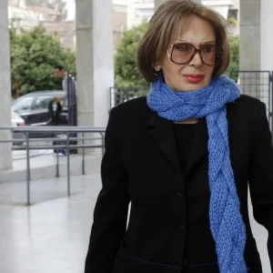 Σπάνια εμφάνιση της 92χρονης Ρίκας Διαλυνά: Στο σπίτι της στο Ηράκλειο Κρήτης, με τον Σπύρο Μπιμπίλα