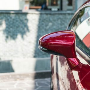Τα αντικείμενα που δεν πρέπει ποτέ να αφήνετε στο αυτοκίνητο κατά τη διάρκεια του καύσωνα